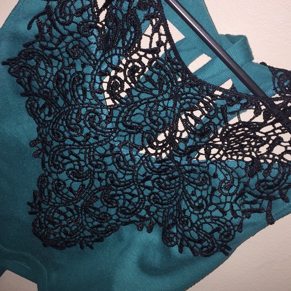 Lace teal crop top - Picture 3 of 4